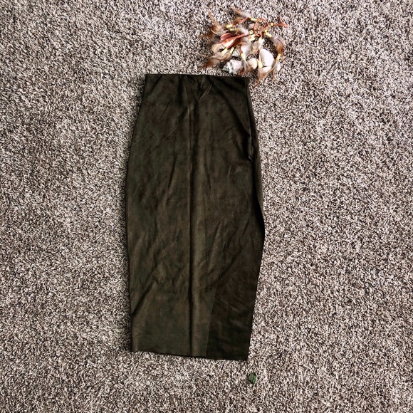 Green Fashion Nova Skirt - Picture 2 of 6